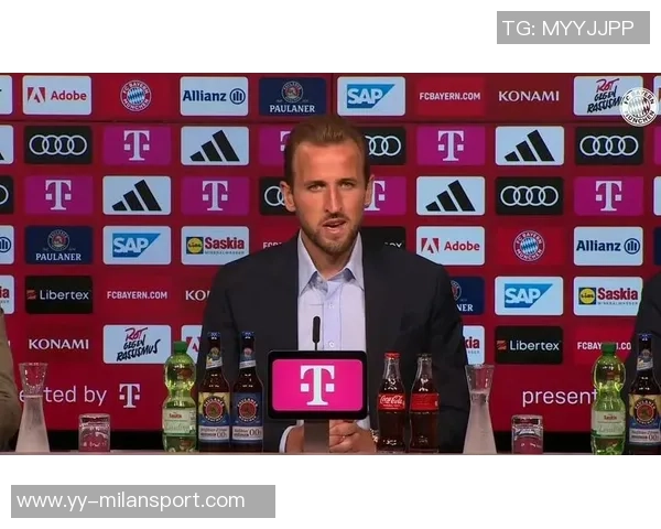 凯恩寒风中挥杆打高尔夫穆勒点赞为他加油打气